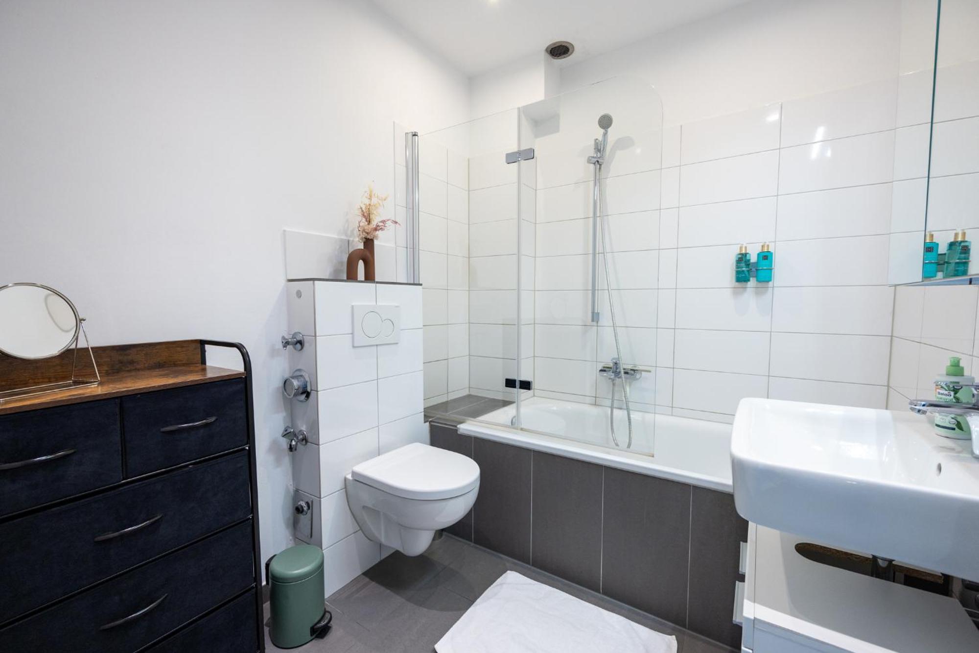 Have-A-Nice-Stay - Nahe Der U-Bahn Nach Hamburg - Natur 1 Minute Entfernt - Baecker & Restaurants 500M - Lidl 800M - Zentrum 1,5Km Ahrensburg Eksteriør billede